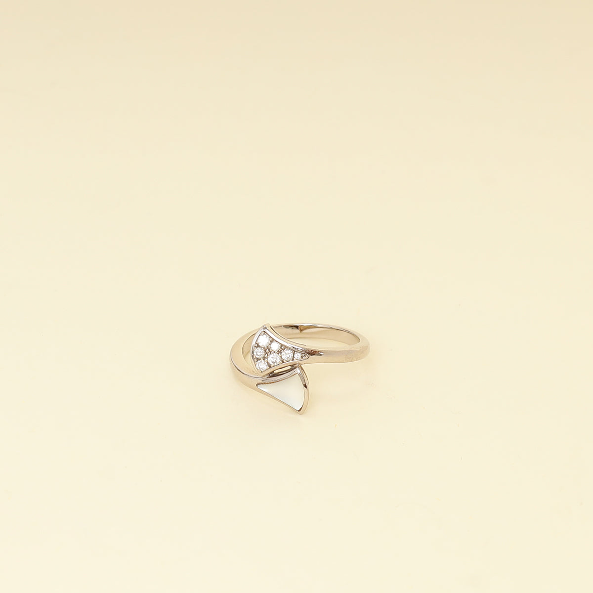 Bvlgari 18K White Gold Diamond MOP Diva's Dream Ring 51