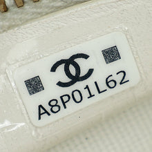 Chanel White CC Quilted Top Handle Slim Vanity With Chain