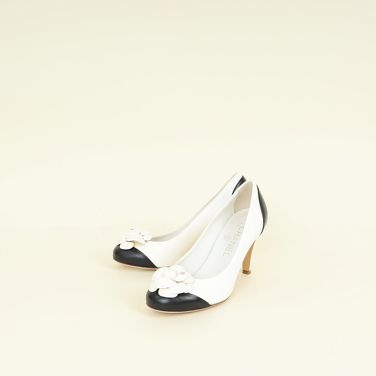 Chanel Bicolor CC Cap Tote Camellia Flower Pump 35.5