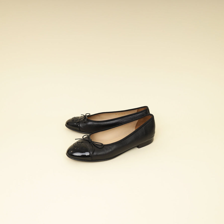 Chanel Black CC Ballet Flats 38
