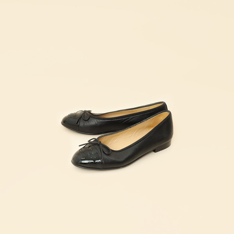 Chanel Black CC Ballet Flats 38