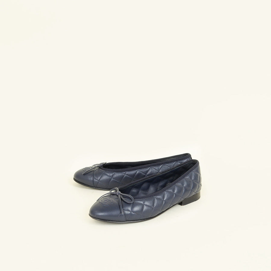 Chanel Navy Blue CC Cap Toe Ballet Flats 38C