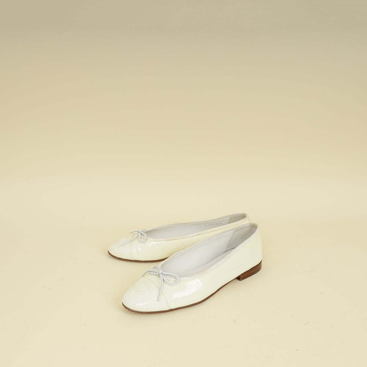 Chanel White CC Cap Toe Flat Ballerina 38