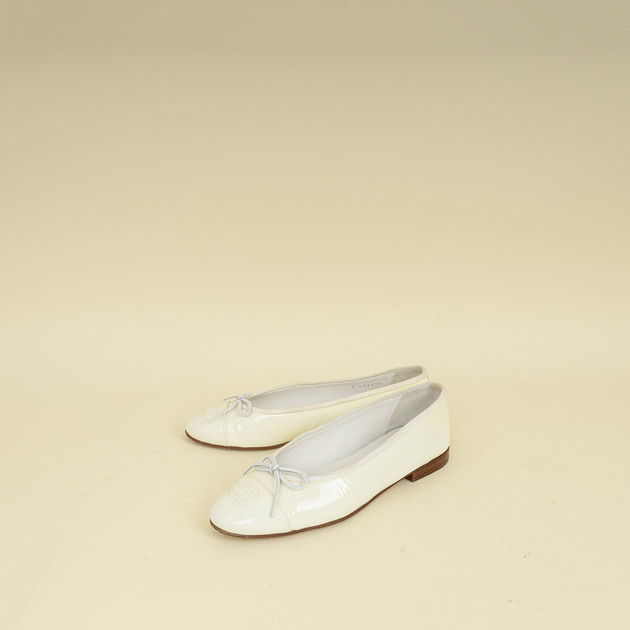 Chanel White CC Cap Toe Flat Ballerina 38