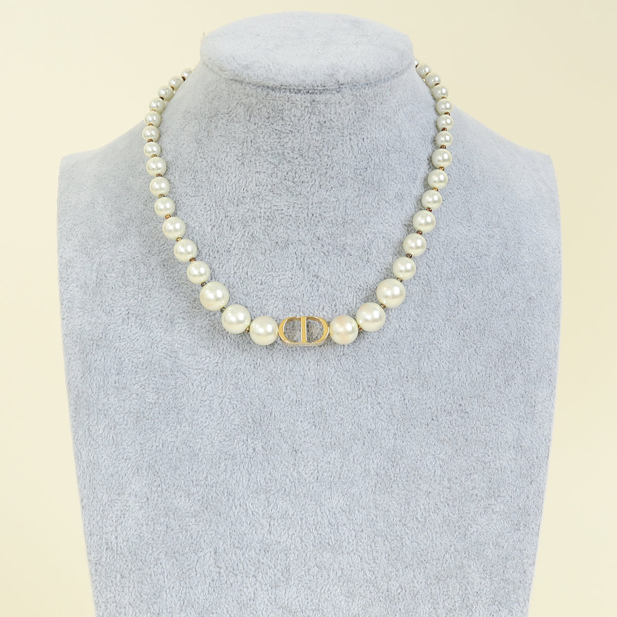 Christian Dior White 30 Montaigne Choker Necklace
