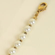 Christian Dior White 30 Montaigne Short Necklace