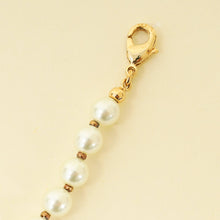 Christian Dior White 30 Montaigne Short Necklace