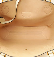 Gucci Ivory GG Dahlia Tote Bag