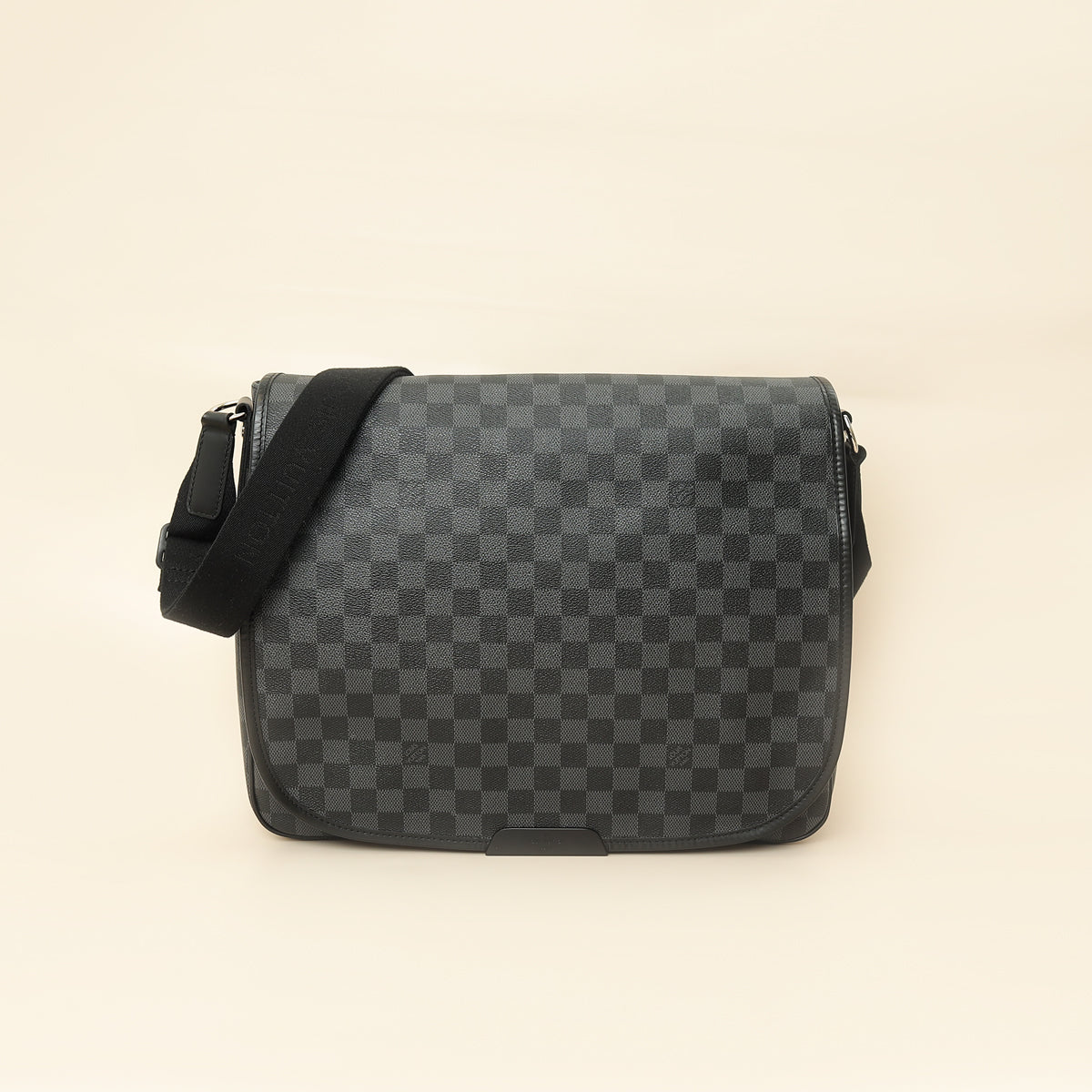 Louis Vuitton Damier Graphite Daniel MM Messenger Bag