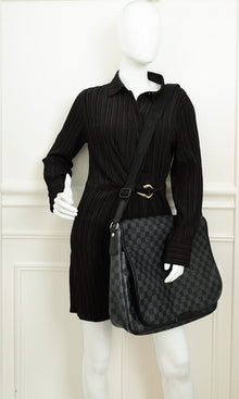Louis Vuitton Damier Graphite Daniel MM Messenger Bag
