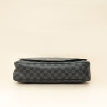 Louis Vuitton Damier Graphite Daniel MM Messenger Bag