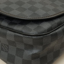 Louis Vuitton Damier Graphite Daniel MM Messenger Bag