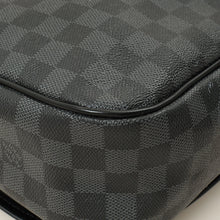 Louis Vuitton Damier Graphite Daniel MM Messenger Bag