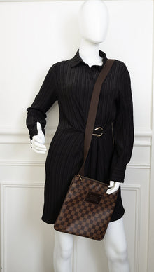 Louis Vuitton Damier Ebene Brooklyn Pochette Plate Messenger Bag