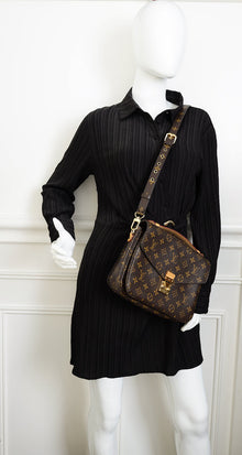 Louis Vuitton Monogram Pochette Metis Bag