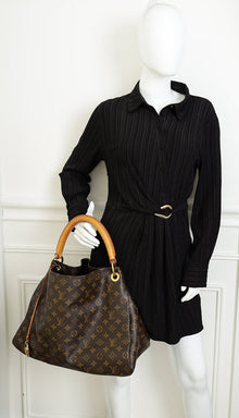Louis Vuitton Monogram Artsy MM Bag
