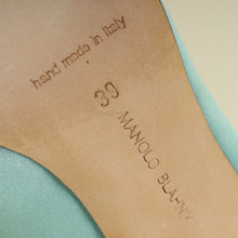 Manolo Blahnik Bicolor Gerontiushi Pump 39