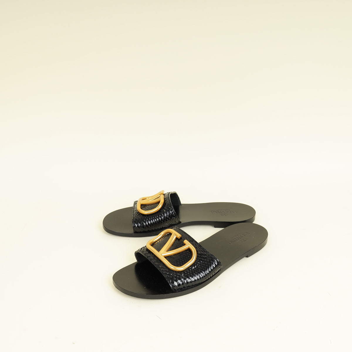 Valentino Black VLogo Slides 37