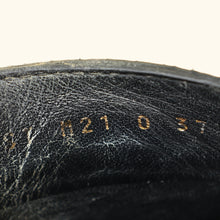 Valentino Black VLogo Slides 37