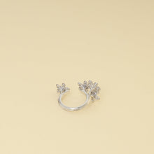 Van Cleef & Arpels 18K White Gold Socrate Between the Finger Ring 52